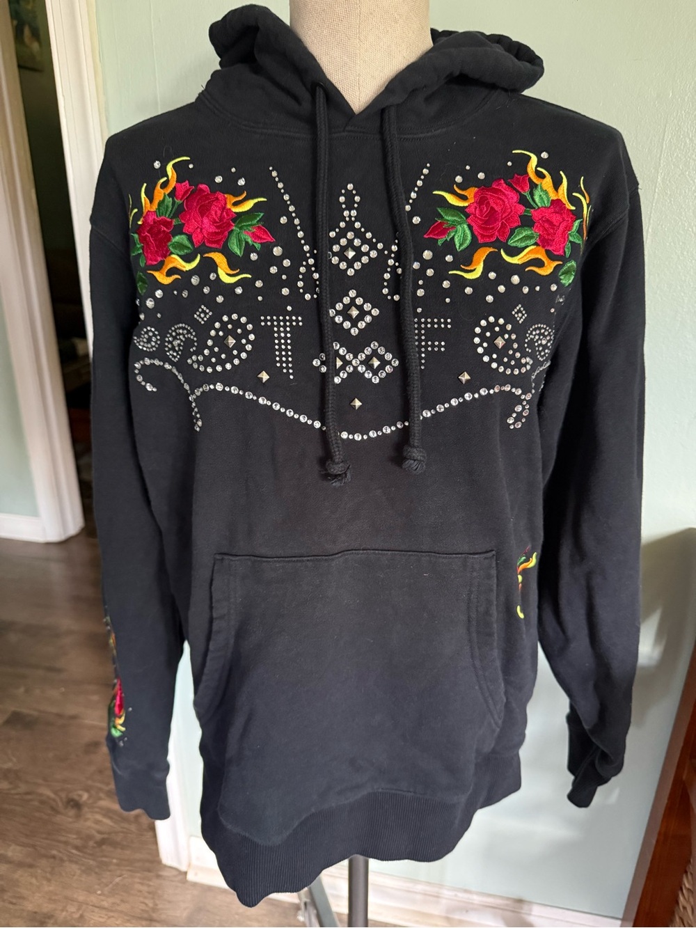 Teddy Fresh Black Rhinestone Rose Flame Cowboy Hoodie Size Small